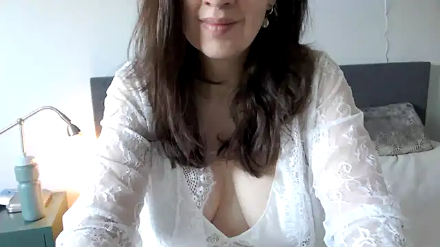 Snapshot of Ella_Next_Door chatting on 03-03-25, 08:16 Ella Next Door online show from 03-03-25, 08:16