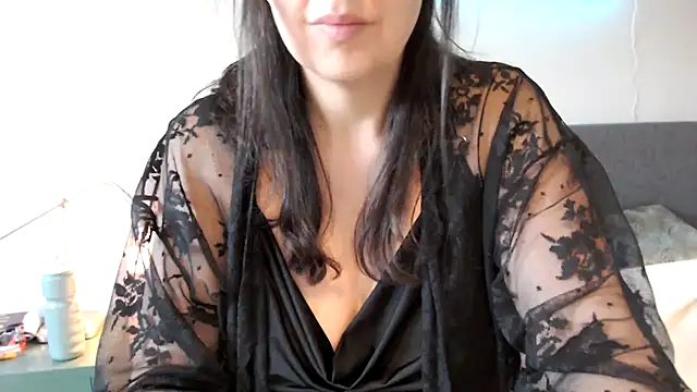 Snapshot of Ella_Next_Door chatting on 03-12-25, 06:51 Ella Next Door online show from 03-12-25, 06:51