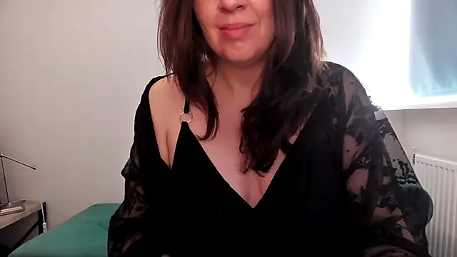 Ella Next Door online show from 12-15-25, 01:26