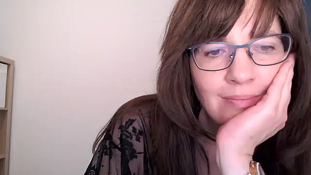 Ella Next Door online show from 12-21-25, 09:44