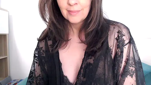 Ella Next Door online show from 03-31-26, 03:01