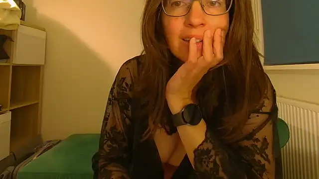 Snapshot of Ella_Next_Door chatting on 05-06-26, 08:58 Ella Next Door online show from 05-06-26, 08:58