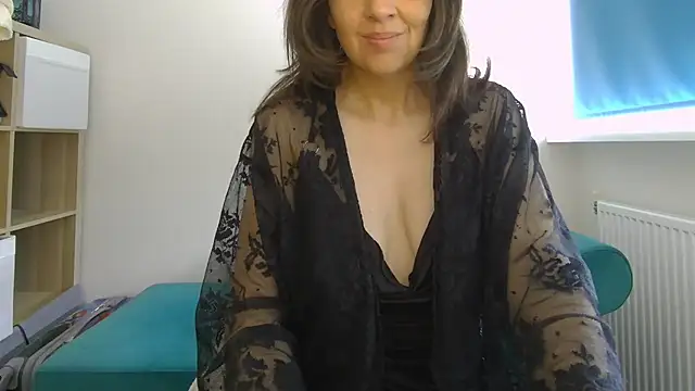 Snapshot of Ella_Next_Door chatting on 05-15-26, 09:16 Ella Next Door online show from 05-15-26, 09:16