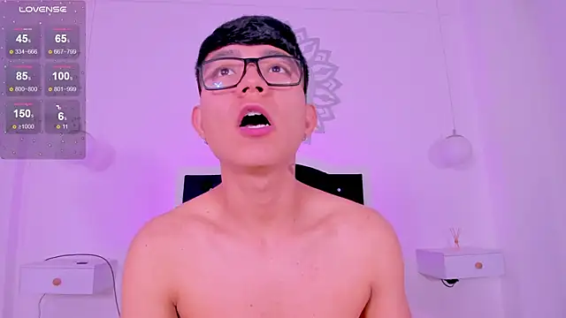 Snapshot of CodyTwink chatting on 12-18-25, 02:56 CodyTwink online show from 12-18-25, 02:56