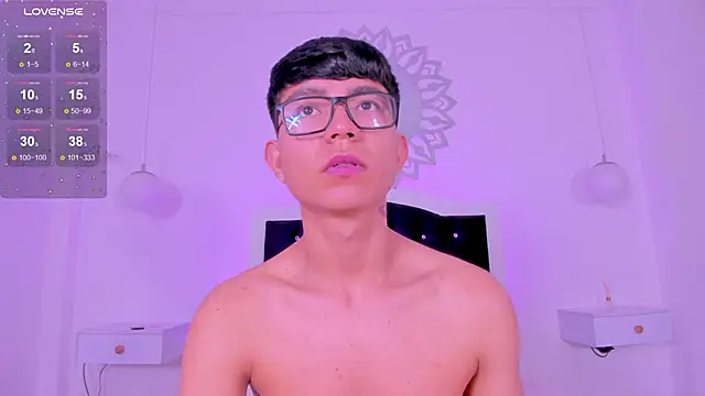 Snapshot of CodyTwink chatting on 01-06-26, 03:38 CodyTwink online show from 01-06-26, 03:38