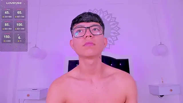 Snapshot of CodyTwink chatting on 01-09-26, 03:48 CodyTwink online show from 01-09-26, 03:48