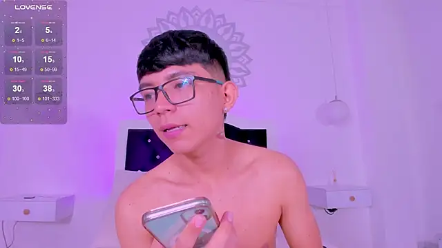 Snapshot of CodyTwink chatting on 01-12-26, 05:40 CodyTwink online show from 01-12-26, 05:40