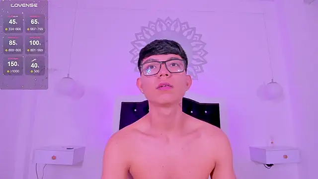 Snapshot of CodyTwink chatting on 01-14-26, 04:34 CodyTwink online show from 01-14-26, 04:34