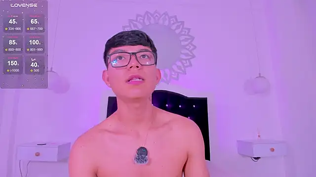 Snapshot of CodyTwink chatting on 01-17-26, 04:43 CodyTwink online show from 01-17-26, 04:43