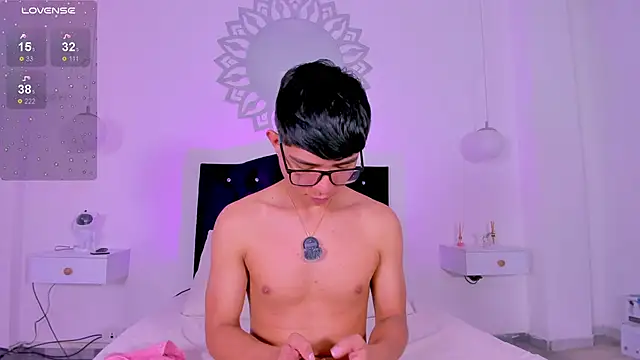 Snapshot of CodyTwink chatting on 02-12-26, 04:24 CodyTwink online show from 02-12-26, 04:24