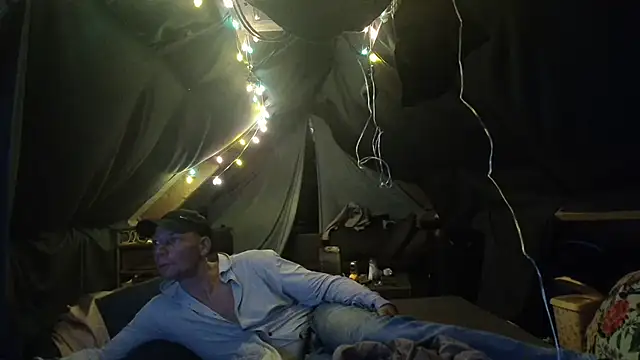 Snapshot of 38koppel1985 chatting on 10-12-25, 05:17 38koppel1985 online show from 10-12-25, 05:17