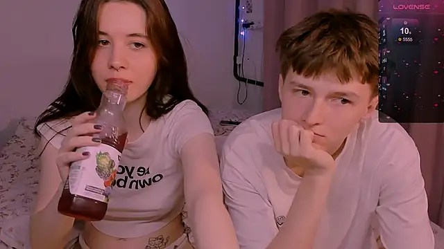 CoddleWeeper  online show from 06-06-26, 02:00