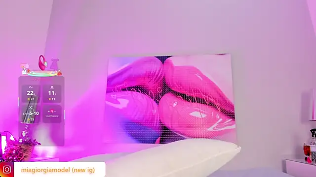 Snapshot of Miagiorgia_ chatting on 03-25-26, 06:36 Miagiorgia online show from 03-25-26, 06:36