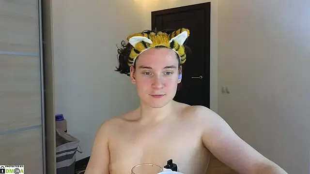 Snapshot of MoreRealAlex chatting on 02-11-25, 04:33 MoreRealAlex online show from 02-11-25, 04:33