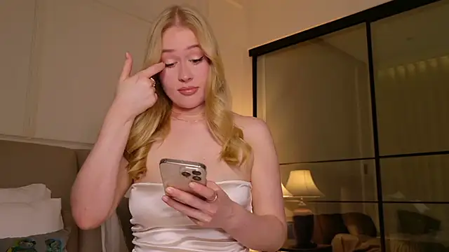 Snapshot of JuliaJaee chatting on 11-27-25, 02:19 JuliaJaee online show from 11-27-25, 02:19