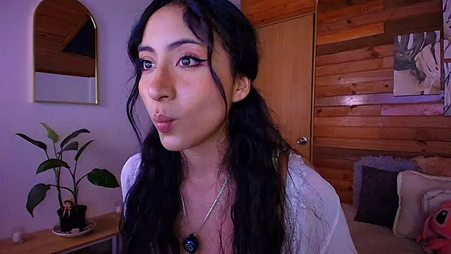 Snapshot of amber_curly chatting on 06-17-26, 08:43 amber curly online show from 06-17-26, 08:43