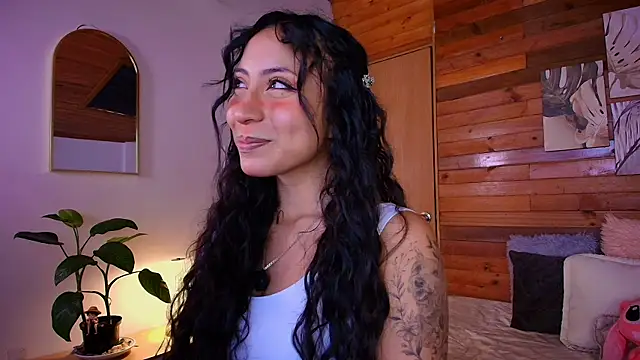 Snapshot of amber_curly chatting on 07-25-26, 03:20 amber curly online show from 07-25-26, 03:20