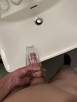 Snapshot of oneeight28 chatting on 01-12-26, 01:49 oneeight28 online show from 01-12-26, 01:49