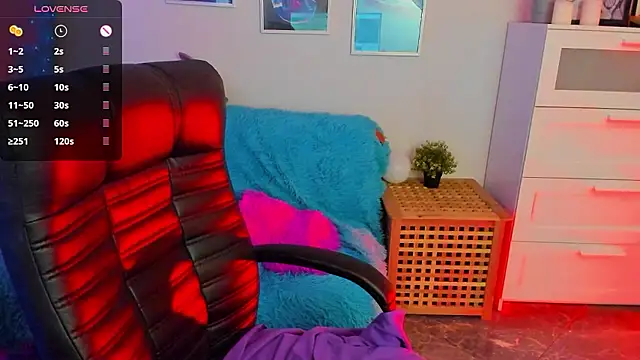 BellaTorne  online show from 12-04-24, 07:34