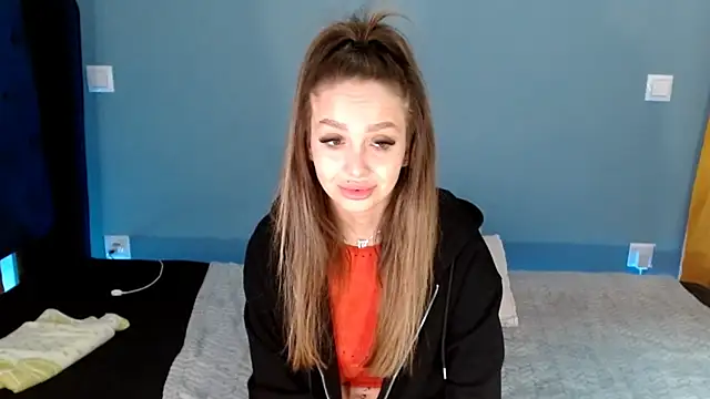 Snapshot of AnnaMaee chatting on 12-15-24, 12:07 AnnaMaee online show from 12-15-24, 12:07