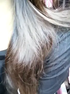 Snapshot of _Linez_ chatting on 12-17-24, 07:26  Linez  online show from 12-17-24, 07:26