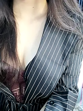 Snapshot of _Linez_ chatting on 09-27-25, 06:13  Linez  online show from 09-27-25, 06:13