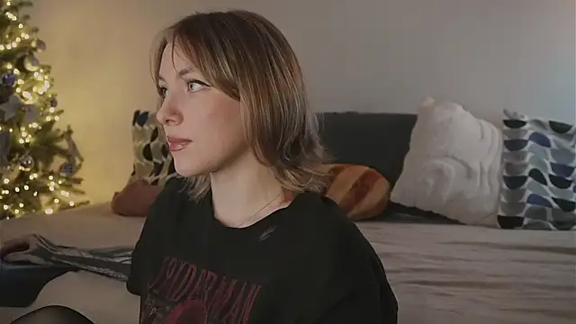 Snapshot of kris69kiss chatting on 12-18-25, 02:45 kris69kiss online show from 12-18-25, 02:45