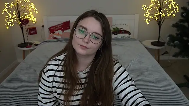 Snapshot of MagicPeachh_ chatting on 12-18-24, 01:45 MagicPeachh online show from 12-18-24, 01:45