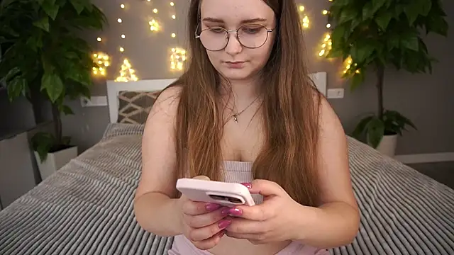 Snapshot of MagicPeachh_ chatting on 12-30-24, 01:47 MagicPeachh online show from 12-30-24, 01:47