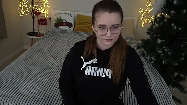 Snapshot of MagicPeachh_ chatting on 01-02-25, 02:13 MagicPeachh online show from 01-02-25, 02:13