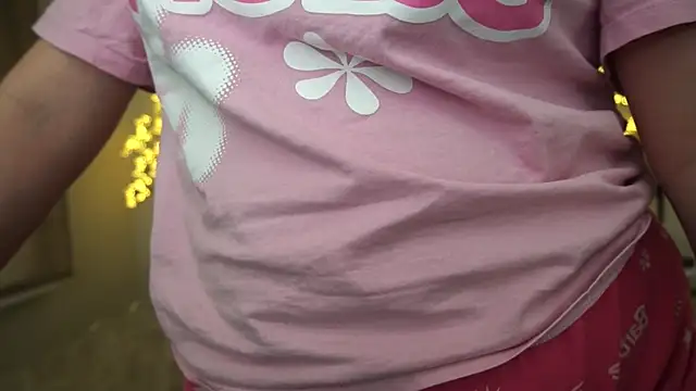 Snapshot of MagicPeachh_ chatting on 02-28-25, 01:03 MagicPeachh online show from 02-28-25, 01:03
