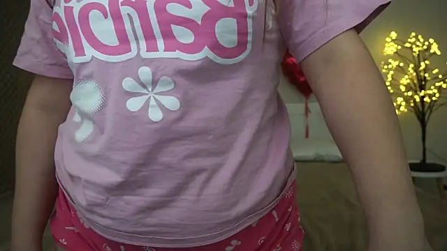 Snapshot of MagicPeachh_ chatting on 02-28-25, 07:14 MagicPeachh online show from 02-28-25, 07:14