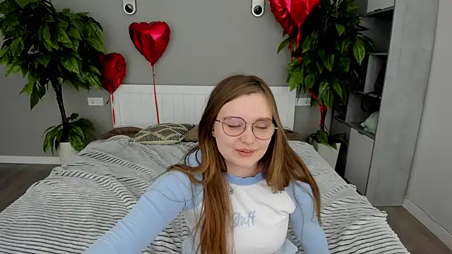 Snapshot of MagicPeachh_ chatting on 03-17-25, 05:16 MagicPeachh online show from 03-17-25, 05:16