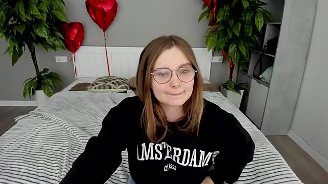 Snapshot of MagicPeachh_ chatting on 03-17-25, 08:30 MagicPeachh online show from 03-17-25, 08:30