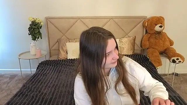 MagicPeachh  online show from 03-26-26, 06:52