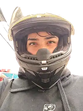 Snapshot of taaylor33 chatting on 12-18-25, 06:14 taaylor33 online show from 12-18-25, 06:14