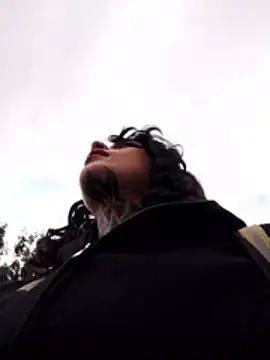 Snapshot of taaylor33 chatting on 12-20-25, 10:06 taaylor33 online show from 12-20-25, 10:06