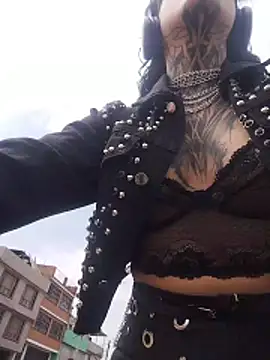 Snapshot of taaylor33 chatting on 02-06-26, 06:44 taaylor33 online show from 02-06-26, 06:44