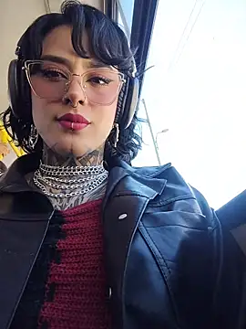 Snapshot of taaylor33 chatting on 02-09-26, 05:28 taaylor33 online show from 02-09-26, 05:28