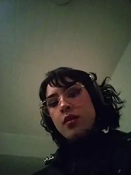 Snapshot of taaylor33 chatting on 02-14-26, 06:04 taaylor33 online show from 02-14-26, 06:04