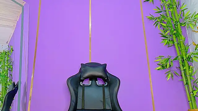 Snapshot of scarlet-jonesx chatting on 10-25-25, 12:18 scarlet-jonesx online show from 10-25-25, 12:18