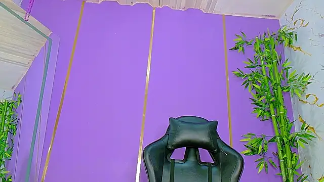 Snapshot of scarlet-jonesx chatting on 10-31-25, 10:22 scarlet-jonesx online show from 10-31-25, 10:22