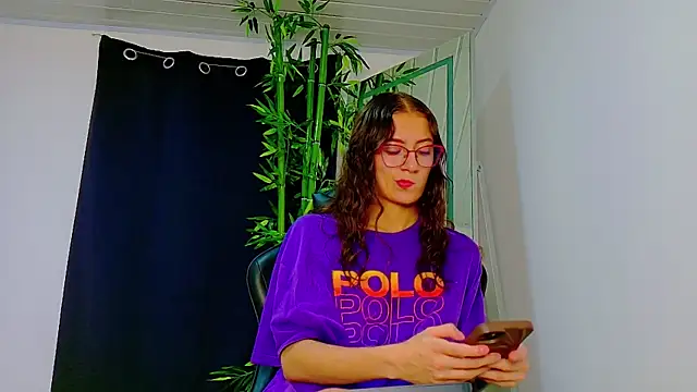 Snapshot of scarlet-jonesx chatting on 11-24-25, 04:34 scarlet-jonesx online show from 11-24-25, 04:34