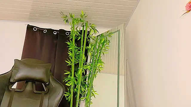 Snapshot of scarlet-jonesx chatting on 11-29-25, 10:24 scarlet-jonesx online show from 11-29-25, 10:24