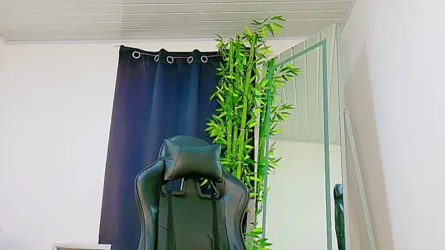 Snapshot of scarlet-jonesx chatting on 12-02-25, 11:34 scarlet-jonesx online show from 12-02-25, 11:34