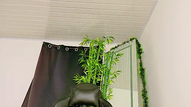 Snapshot of scarlet-jonesx chatting on 12-13-25, 11:43 scarlet-jonesx online show from 12-13-25, 11:43