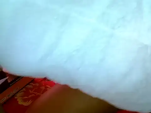 Snapshot of Hot-zeenah chatting on 12-04-24, 06:00 Hot-zeenah online show from 12-04-24, 06:00