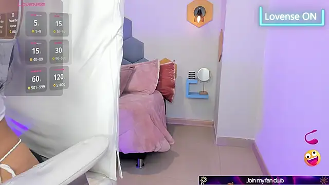 Snapshot of Chloe_fischer_ chatting on 10-22-25, 03:45 Chloe fischer online show from 10-22-25, 03:45