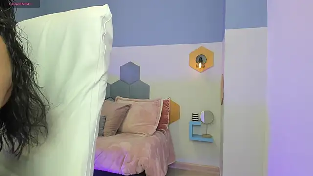 Snapshot of Chloe_fischer_ chatting on 10-23-25, 02:38 Chloe fischer online show from 10-23-25, 02:38