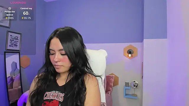 Snapshot of Chloe_fischer_ chatting on 10-27-25, 02:54 Chloe fischer online show from 10-27-25, 02:54